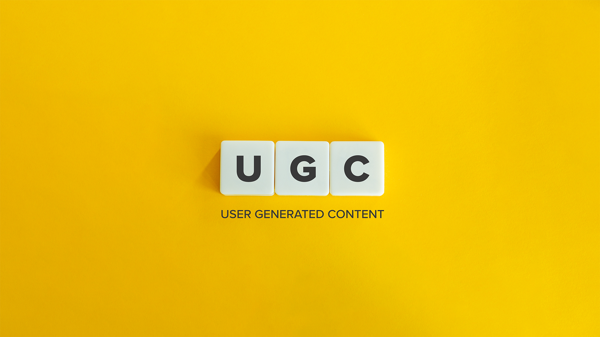 User generated content sur fond pastel